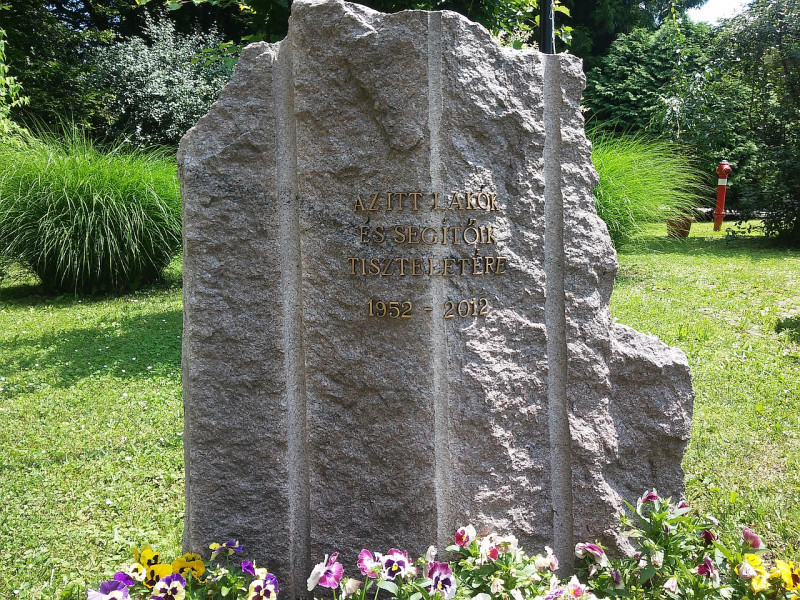 szoci-szobor-01 szoci-szobor-01