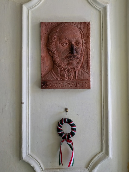 vorosmarty-emlektabla-01 vorosmarty-emlektabla-01